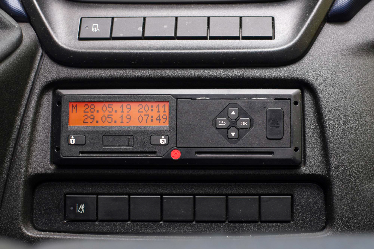 Ile czasu na zamknięcie dnia pracy kierowcy w tachografie?